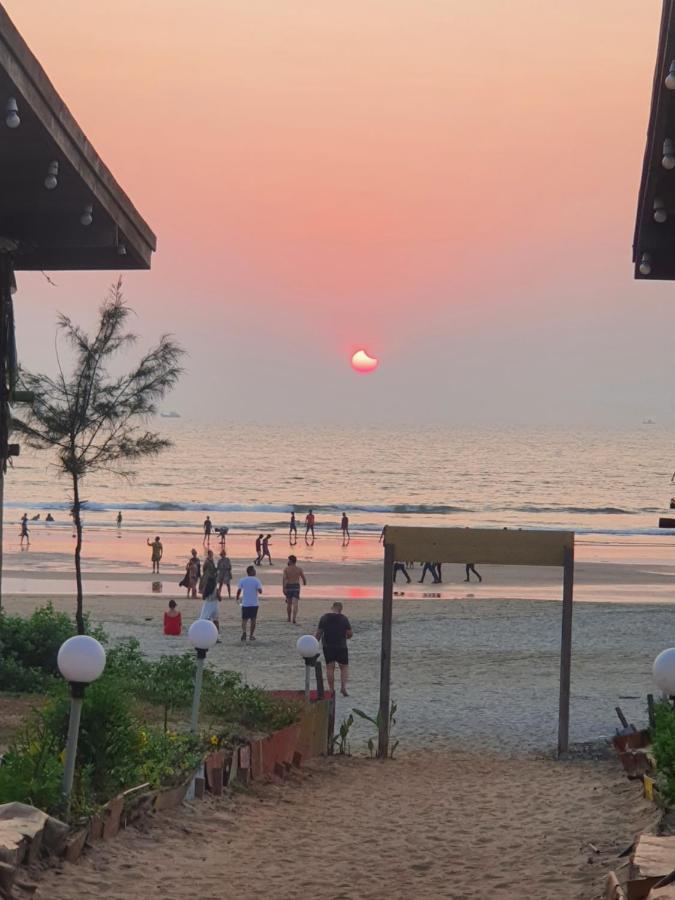 Love Temple Beach Resort Арамбол Екстер'єр фото
